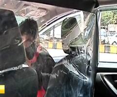 Corona Car Protection | चालक-प्रवाशामध्ये कोरोनाचा संसर्ग टाळण्यासाठी आयसोलेशन प्रोटेक्शन कव्हरची निर्मिती!