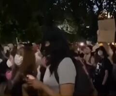 কৃষ্ণাঙ্গ নাগরিক খুনে অভিযুক্ত শ্বেতাঙ্গ পুলিশকর্মী, হোয়াইট হাউসের বাইরে শতাধিক মানুষের বিক্ষোভ