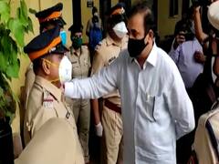 Maharashtra: Police officer cries in front of state HM