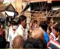 উমপুন: নামখানায় ত্রাণের ত্রিপলের দাবিতে বিক্ষোভ স্থানীয়দের 