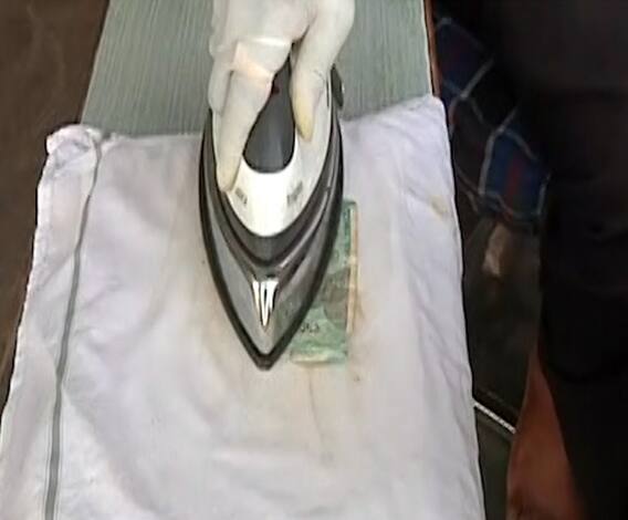 Corona | नोटांपासून कोरोना टाळण्यासाठी अनोखी शक्कल; चिमट्यानं नोटांना स्पर्श, मग थेट नोटांवर इस्त्री