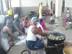 Varanasi: Kashi Vishwanath temple feeding the needy