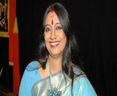 ‘দূর করে দাও যত পাপ, যত দোষ/তুমি কোরো না কোরো না রোষ’, গানে কবি প্রণাম স্বাগতলক্ষী দাশগুপ্তের 