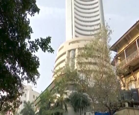 Sensex Crashes | आठवड्याच्या पहिल्याच दिवशी सेन्सेक्स 744 अंकांनी पडला