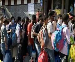 Dharavi Migrants | धारावीतून आतापर्यंत 10 हजार मजुरांचं स्थलांतर, मूळ गावी जाण्यासाठी मोठ्या रांगा