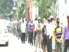 Lockdown: Lucknow में लोगों को शराब की दुकानें बंद होने का डर,झोला भर कर खरीद रहे शराब