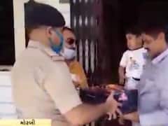 મોરબીઃ વાંકાનેરના કન્ટેઇનમેન્ટ ઝોનમાં એક બાળકની બર્થ-ડે ઉજવવામાં પોલીસે કરી મદદ, જુઓ વીડિયો