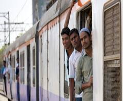 Mumbai Local Train | अत्यावश्यक सेवेसाठी लोकल सुरू करण्याची मुख्यमंत्र्यांची पंतप्रधानांकडे मागणी