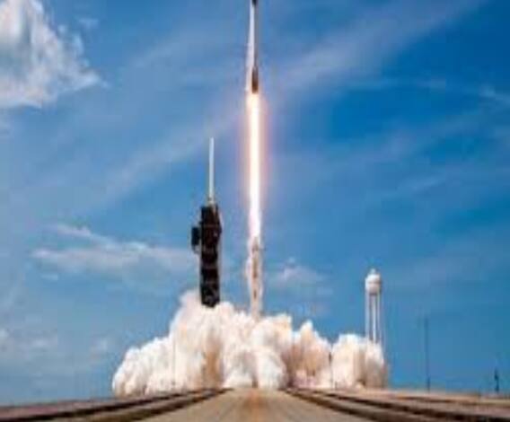 প্রথমবার বেসরকারি সংস্থার তৈরি মহাকাশযান পাড়ি দিল মহাকাশে, যাত্রী নাসার ২ মহাকাশচারী