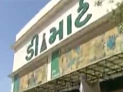 અમદાવાદમાં આજથી ગ્રોસરી મોલ શરૂ થતા લાગી લાઇનો, જુઓ વીડિયો