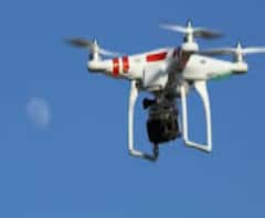 করোনা সংক্রমণ রুখতে মেমারি শহর ও কনটেনমেন্ট এলাকায় ড্রোনের মাধ্যমে নজরদারি পুলিশের