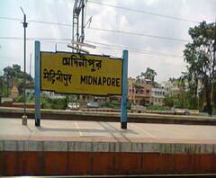 মহিষাদলে মদের দোকান খোলার প্রতিবাদে স্থানীয় মহিলাদের বিক্ষোভ, দোকান ভাঙচুর 