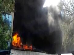 Greater Noida की तीन कंपनियों में लगी भीषण आग, बचाव कार्य जारी