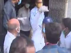 રાજકોટ: પાન-મસાલા લેવા મોટી સંખ્યા લોકો ઉમટ્યા, સોશિયલ ડિસ્ટન્સના ઉડ્યા ધજાગરા, જુઓ વીડિયો 