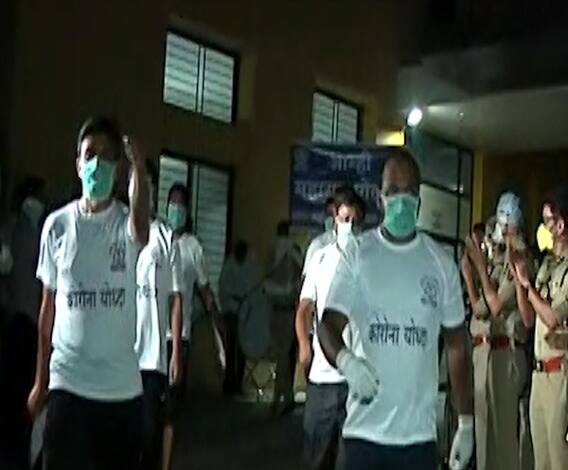 Nashik Police | नाशिक पोलीस दलातील 28 कर्मचारी कोरोनामुक्त; राजेश टोपे स्वागताला हजर | ABP Majha