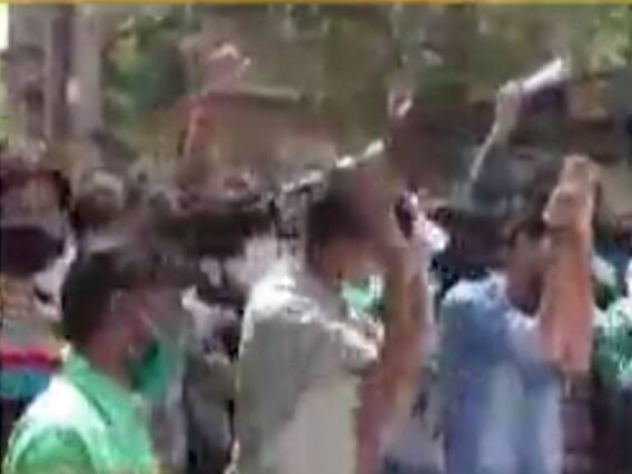 વતન જવાની મંજૂરી ન મળતા મહેસાણા કલેક્ટર કચેરી આગળ પરપ્રાંતિયોનો હોબાળો, જુઓ વીડિયો