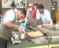 Lockdown 3 | परप्रांतिय मजुरांचं स्थलांतर; बांधकाम, उद्योग क्षेत्रावर मोठ्या परिणामाची शक्यता