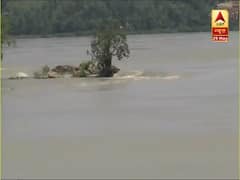 असम: Brahmaputra नदी का कहर, 3 की मौत, बाढ़ के पानी से करीब 3 सौ गांव प्रभावित