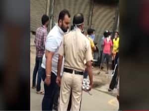 Did a Delhi police official try to sell beer cans? | Sacchai Ka Sensex (12.05.2020)