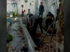 Corona की मार, कहीं Moksh Kalash Special Bus तो कहीं Degree होने पर मज़दूरी | Ghanti Bajao