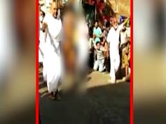 MP: सागर में जैन मुनि के दर्शन के लिए भीड़ ने तोड़े Lockdown के सारे नियम