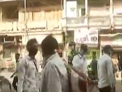 અમદાવાદમાં કાલુપુર માર્કેટમાં પોલીસે દુકાનો કરાવી બંધ, જુઓ વીડિયો