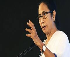 লকডাউনে কাঁকুড়গাছিতে ত্রাণ বিলি বিধায়ক পরেশ পালের