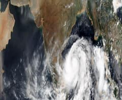 শক্তি বাড়াচ্ছে বঙ্গোপসাগরে ঘনীভূত নিম্নচাপ, সন্ধেয় ঘূর্ণিঝড়ে পরিণত হওয়ার সম্ভাবনা