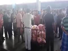 Migrant labourers robbed food packets at Itarsi railway station