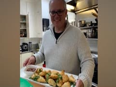 Will eat samosas after beating Corona: PM Modi to Morrison