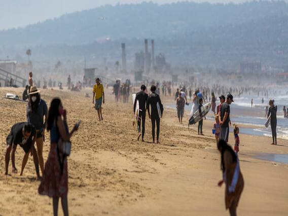 Thousands throng American beaches on Memorial Day weekend