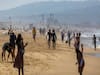 Thousands throng American beaches on Memorial Day weekend