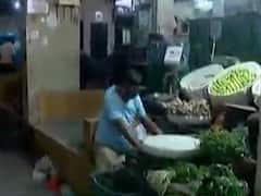 અમદાવાદઃ પાલડી સ્થિત માર્કેટમાં ૪૦ ટકા વેપારીઓનું સ્ક્રીનીંગ બાકી હોવાથી ઓછી ભીડ જોવા મળી