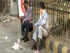 Delhi: Purchasing alcohol in times of social distancing