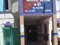 મહેસાણાઃ કડી પોલીસે જપ્ત કરેલા દારૂનો વેપલો કર્યાનો આરોપ લાગતા વિભાગમાં હડકંપ, જુઓ વીડિયો