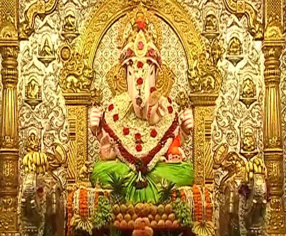 Dagdusheth Ganpati अंगारकी चतुर्थीनिमित्त पुण्यातील दगडूशेठ हलवाई गणपतीला फळांची आरास, मात्र दर्शनासाठी मंदिर बंद 