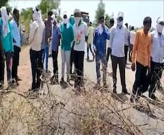 Farmers Agitation | चंद्रपुरात कापूस खरेदी आंदोलन पेटले, शेतकऱ्यांनी तेलंगणाला जाणारा महामार्ग रोखला