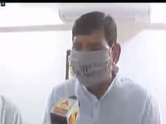 રાજકોટના સાંસદ મોહન કુંડારિયાએ માસ્કનું વિતરણ કર્યું, જુઓ વીડિયો 