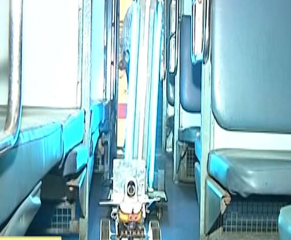 Nagpur Railway | नागपुरात रोबोकडून रेल्वेचं निर्जंतुकीकरण, उस्ताद रोबोच्या सहाय्यानं रेल्वेची सफाई