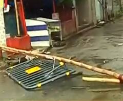 ঝড়ে শোভাবাজারে ভাঙল গার্ডরেল, বৃষ্টির প্রভাব সল্টলেকেও 