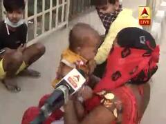 Lockdown: घर जाने के लिए दिल्ली-गाजियाबाद बॉर्डर पर बैठे मजदूर, बच्चे के दूध के लिए नहीं हैं पैसे