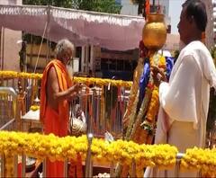 शनी शिंगणापूरमध्ये इतिहासात पहिल्यांदाच भक्तांविना शनी जयंती साजरी,मोजकेच पुजारी आणि अधिकारी उपस्थित