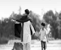 ৬০ বছর পর সাদা-কালোর নস্টালজিয়াকে সঙ্গী করে পর্দায় ফিরছে অপু