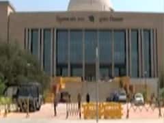  કોરોના સંકટ વચ્ચે રૂપાણી સરકારનો મોટો નિર્ણય, જાણો કોના પગારમાં મુક્યો 30 ટકાનો કાપ?