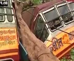 ফটাফট: উমপুনের জের সামলাতে ৭ দিন সময় লেগে যাবে: ফিরহাদ হাকিম