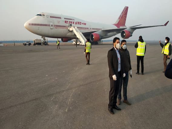 Lockdown में छूट के बाद आज से घरेलू उड़ान सेवा शुरू,देखिए ग्राउंड रिपोर्ट । Namaste Bharat