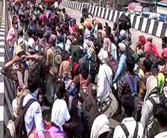 Mumbai-Pune Migrants | मुंबई-पुण्यावरून आलेल्यांमुळे गावाकडचे कोरोना रुग्ण वाढले? बाहेरून आलेल्यांना क्वॉरंटाईन कुठे करणार?