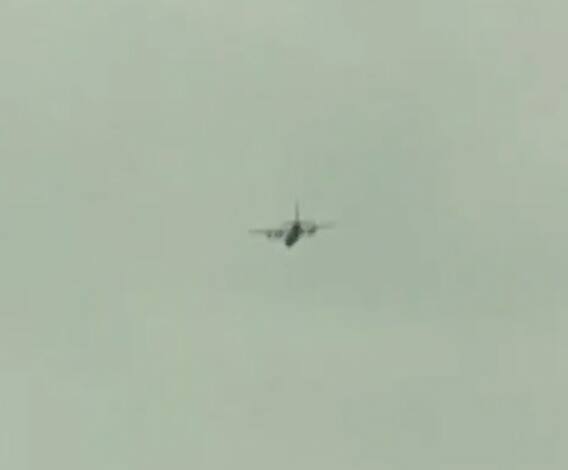 IAF Flypast | मरीन ड्राईव्ह, पवई, परळ परिसरात कोरोनाविरोधात लढणाऱ्या योद्ध्यांना मानवंदना