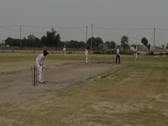दिल्ली में आज से शुरू हुआ क्लब क्रिकेट, सोशल डिस्टेंसिंग का रखा जा रहा ध्यान