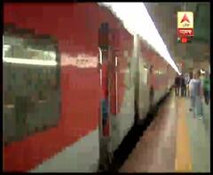 ‘ট্রেন-সফরে দূরত্ব-বিধি মানার দায় যাত্রীদের’, রেল প্রতিমন্ত্রীর মন্তব্যে পাল্টা সমালোচনা, ‘দায় ঠেলে দায়সারা কাজ’